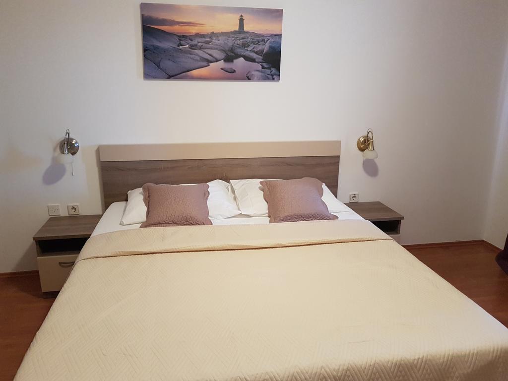 Pansion Marco Polo Hotel Petrcane Eksteriør billede