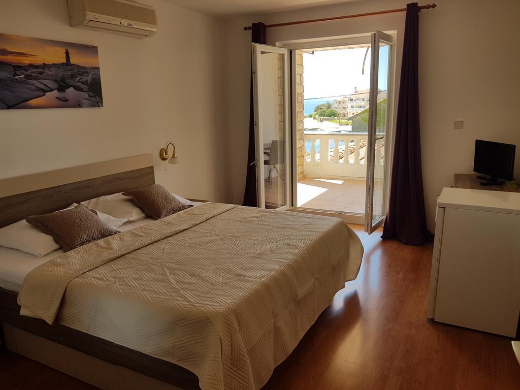 Pansion Marco Polo Hotel Petrcane Eksteriør billede