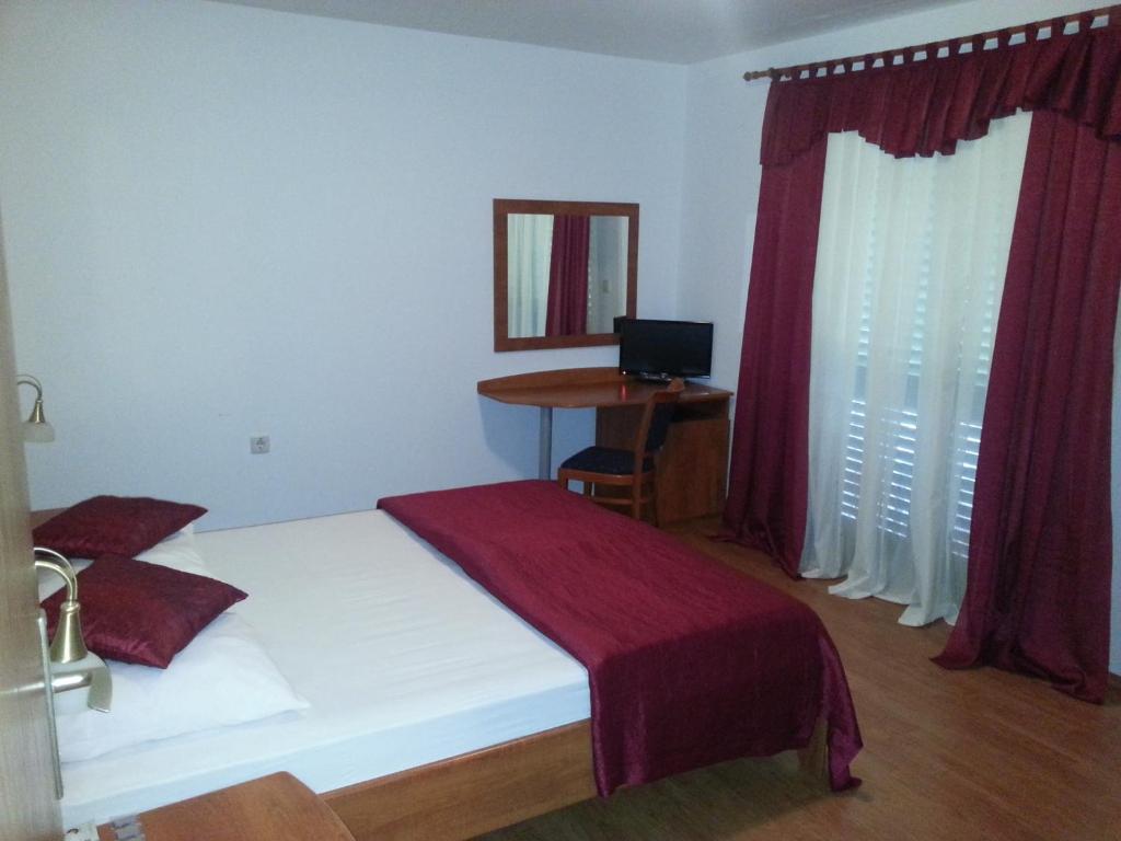 Pansion Marco Polo Hotel Petrcane Eksteriør billede