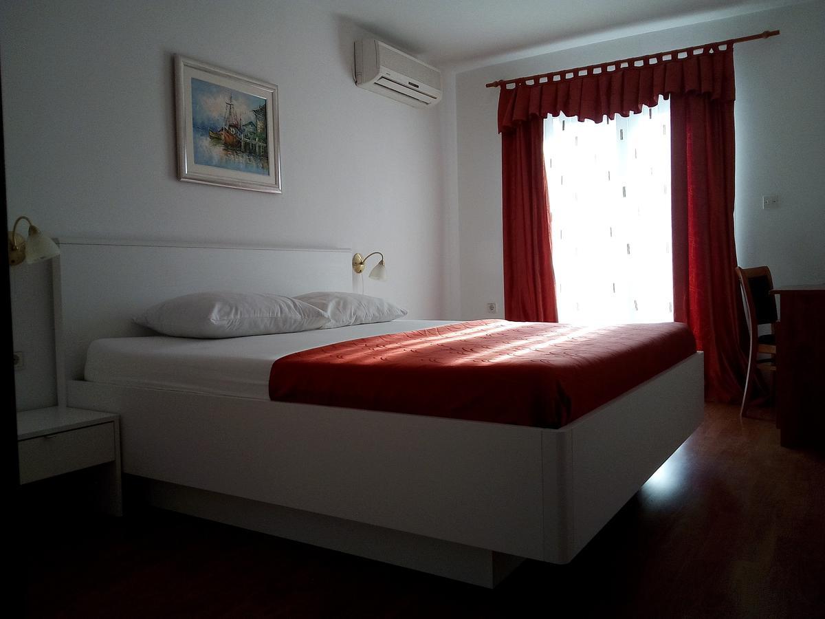 Pansion Marco Polo Hotel Petrcane Eksteriør billede